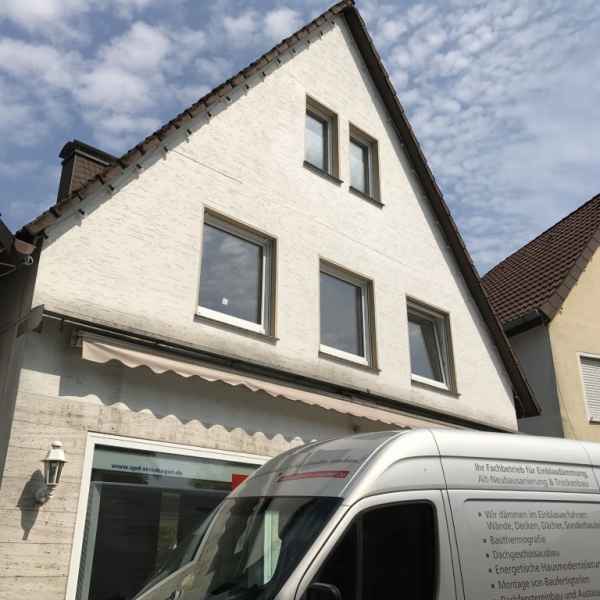 Zweischaliges Mauerwerk mit isofloc Pearls WLG 033 gedämmt.