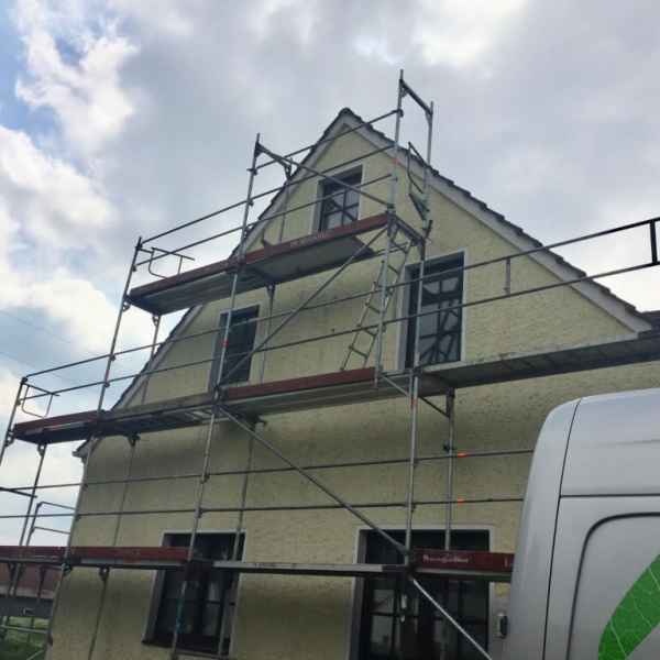 Ungedämmte Fassade im Mehrfamilienhaus.