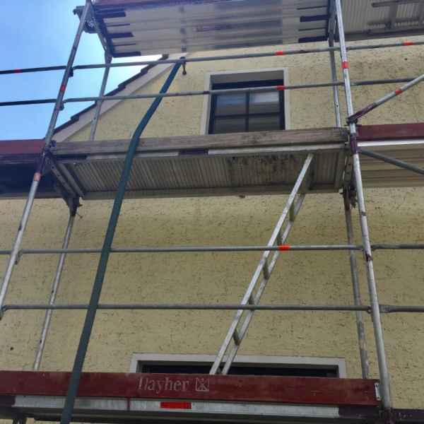 Verfüllen der Außenwand mit Polystyrol Granulat 033.