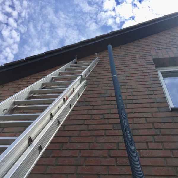 Dämmung der Giebelwand mit EPS-Granulat WLG033.