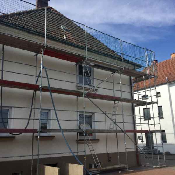 Verfüllen einer Außenwand mit Supearl WLG 033.