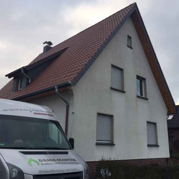 Ungedämmte Außenwand mit zweischaligem Mauerwerk im Einfamilienhaus.