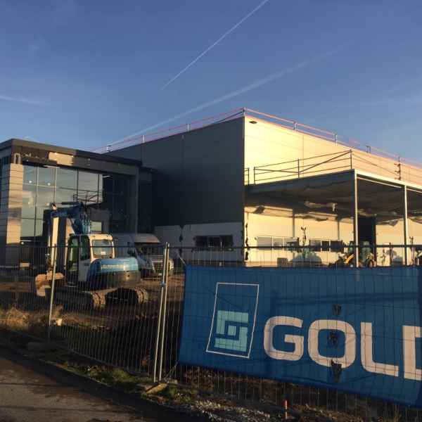 Zweischaliger Beton-Windfang mit EPS Granulat WLG 033 verfüllt.