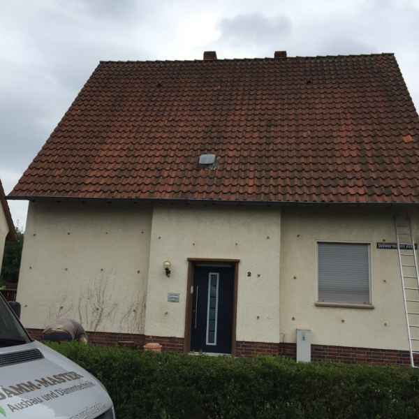 Vorbereitung der Außenwand für das Einblasverfahren.