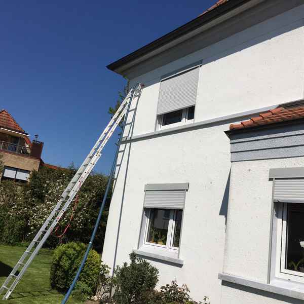 Verfüllen der Hohlschicht mit EPS-Granulat WLG 033.