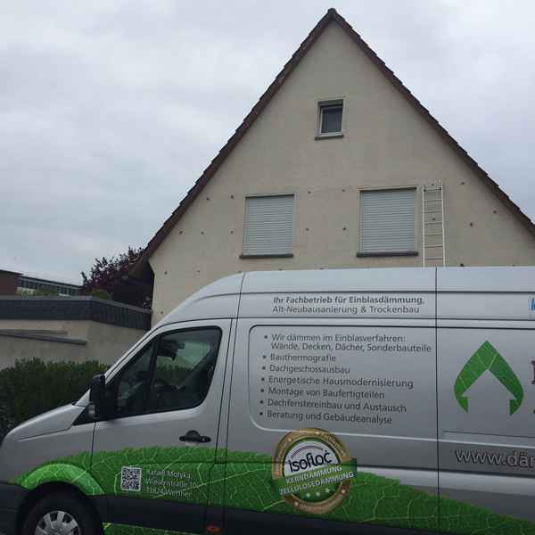 Außenwand mit Knauf Supafil Cavity Wall WLG 034 gedämmt.