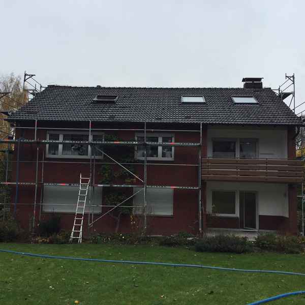 Zweischaliges Mauerwerk mit isofloc Pearl WLG 033 ausgeblasen.