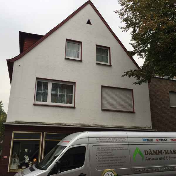 Das zweischalige Mauerwerk wurde gründlich mit Steinwolle Paroc BLT7 ausgeblasen.