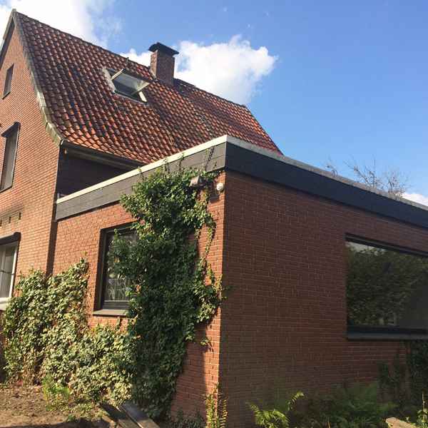 Zweischaliges Mauerwerk mit Glaswolle gedämmt.