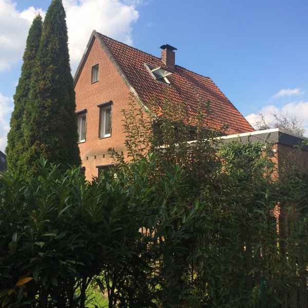 Zweischaliges Mauerwerk mit Glaswolle gedämmt.