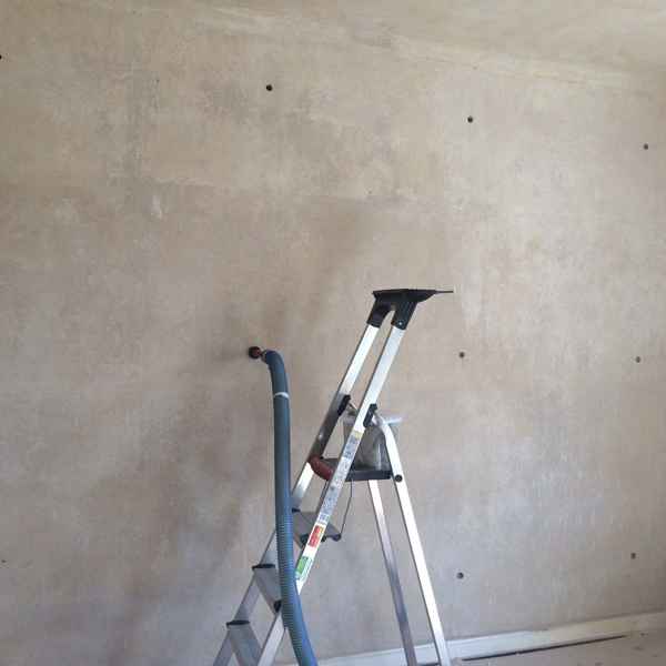 Zweischaliges Mauerwerk mit Glaswolle gedämmt.