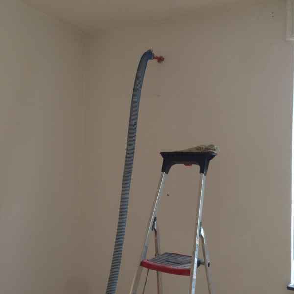 Doppelschaliges Mauerwerk mit SLS 20F A1 ausgeblasen.