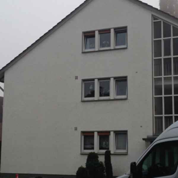 Zweischaliges Mauerwerk mit Steinwolle ausgeblasen.