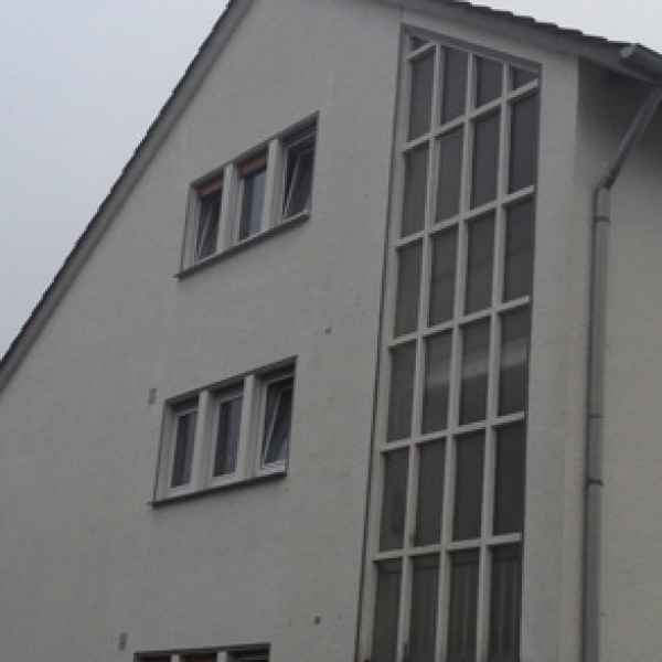 Zweischaliges Mauerwerk mit Steinwolle ausgeblasen.