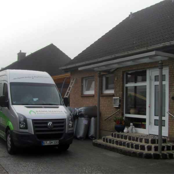 Zweischaliges Mauerwerk mit InnoPerl verfüllt.