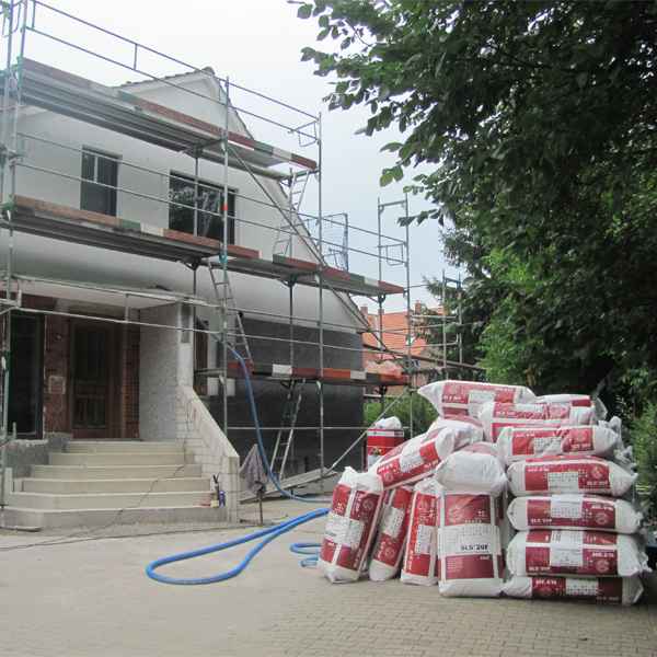 Zweischaliges Mauerwerk mit SLS 20F ausgeblasen.