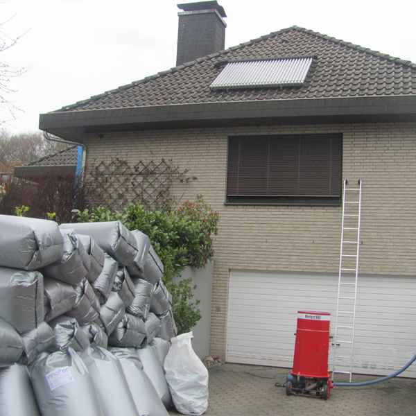 Zweischaliges Mauerwerk mit InnoPerl verfüllt.