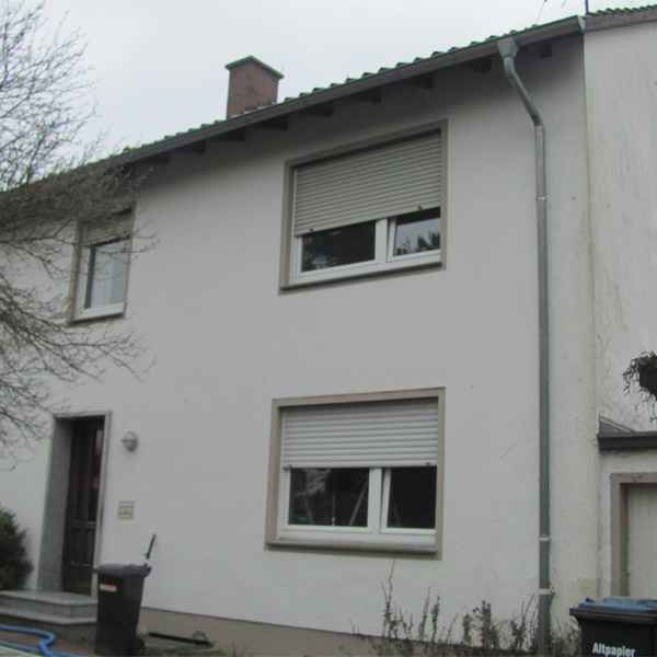 Zweischaliges Mauerwerk mit Steinwolle verfüllt.