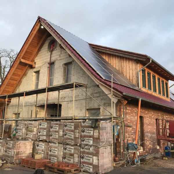 Bauernhaus mit ungedämmtem Dachstuhl.