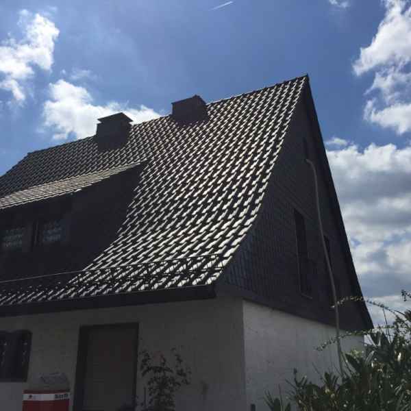 Einfamilienhaus mit ungedämmter Dachschräge.