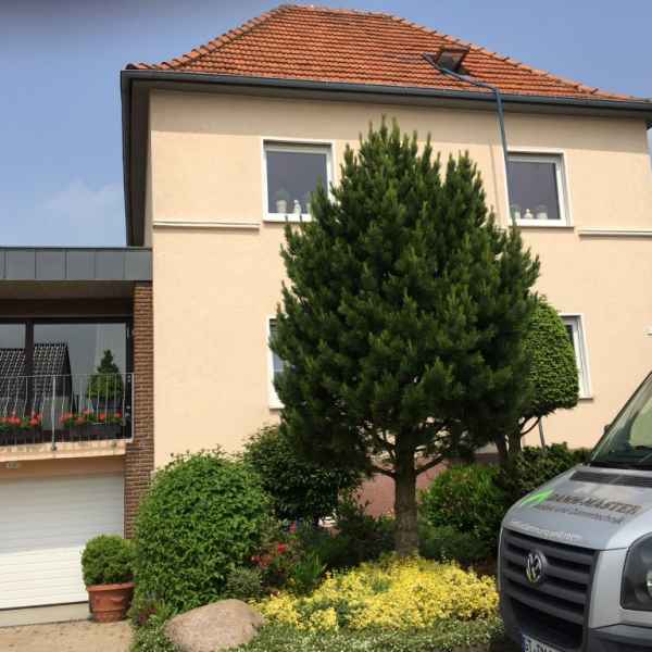 Die oberste Geschossdecke in einem Einfamilienhaus wird mit EPS-Granulat WLG 033 gedämmt.