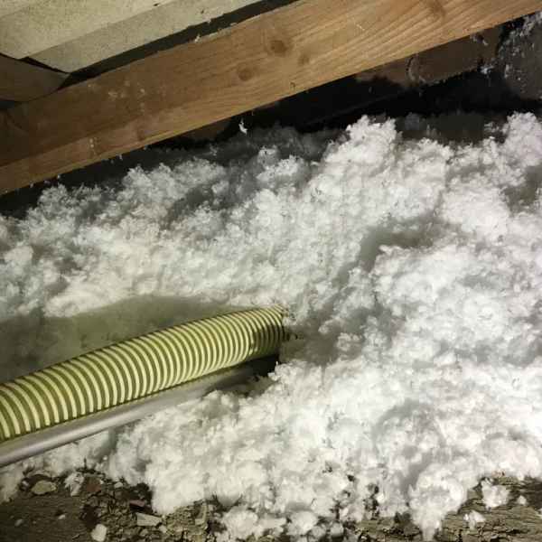 Dämmung der obersten Geschossdecke mit Knauf Supafil Loft.