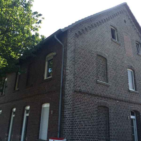 Oberste Geschossdecke im Altbau wurde im Einblasverfahren gedämmt.