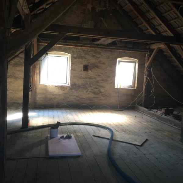 Oberste Geschossdecke mit Zellulose - Dämmstärke 20cm - ausgeblasen.