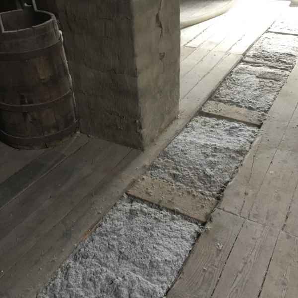 Abgeschlossene Zellulose-Einblasdämmung.