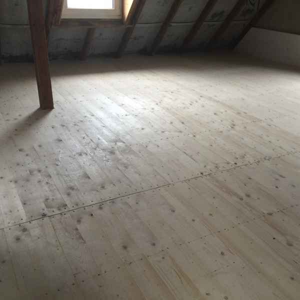 Fertig gedämmte oberste Geschossdecke.