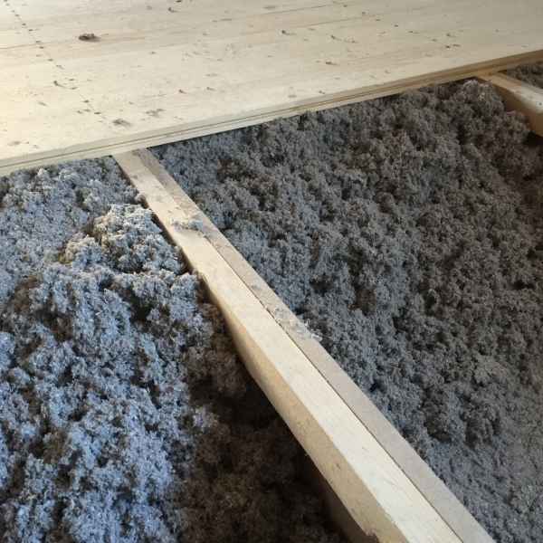 Oberste Geschossdecke mit Zellulose WLG 040 - Dämmstärke 30cm - ausgeblasen.