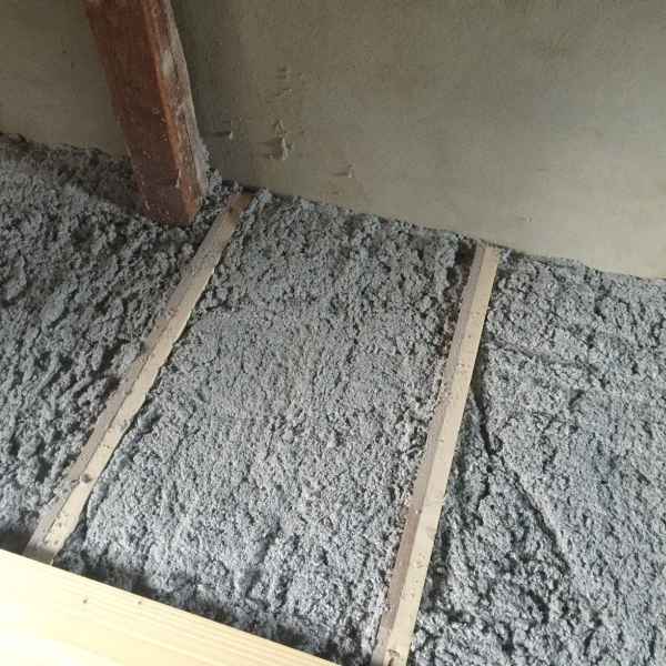 Oberste Geschossdecke mit Zellulose WLG 040 ausgeblasen; Dämmstärke 30cm