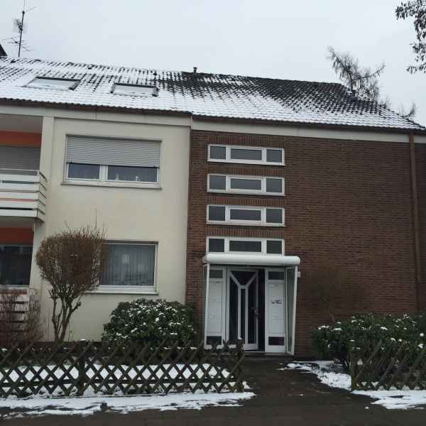 Ungedämmte Betondecke im Mehrfamilienhaus.